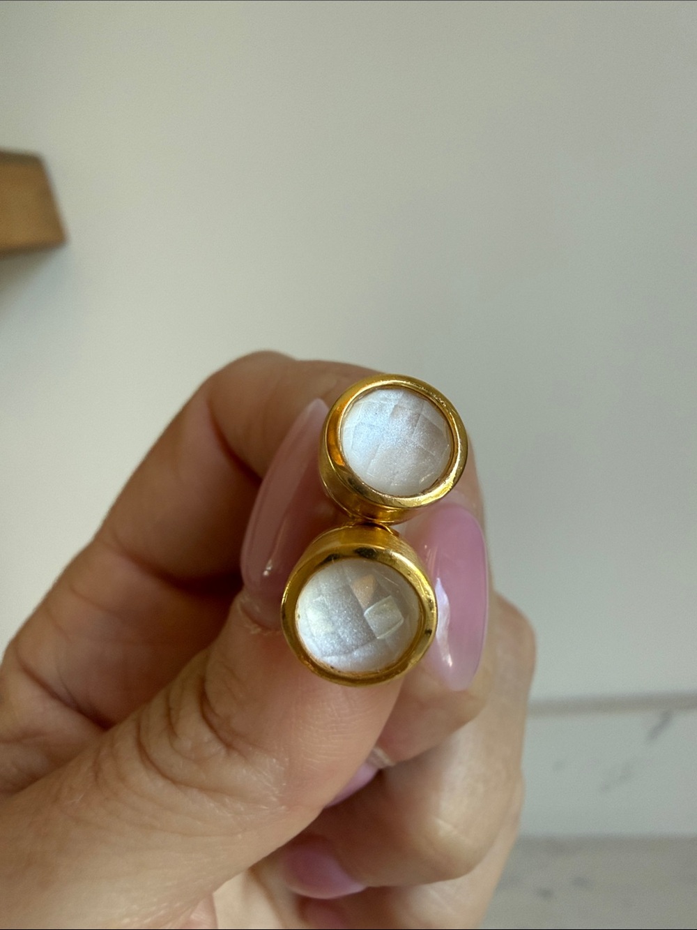 Dean Davidson Signature Midi Knockout Studs Color Gold Iridescent Pearl - Picture 6 of 9